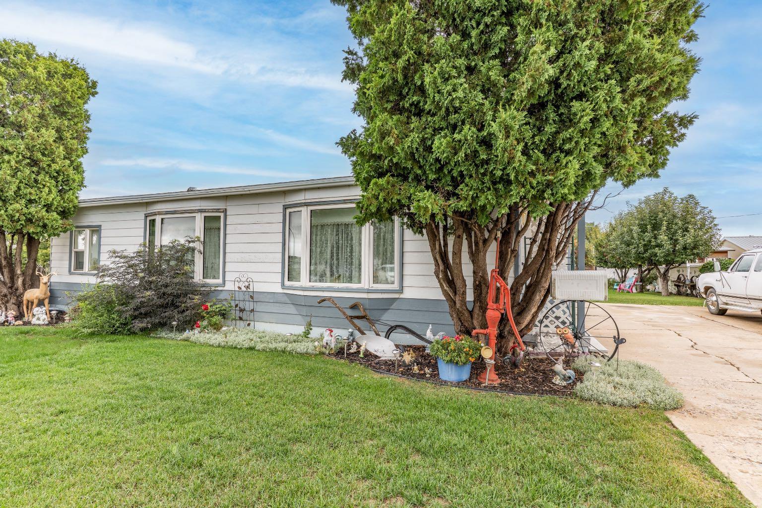 Residential in Redcliff 4