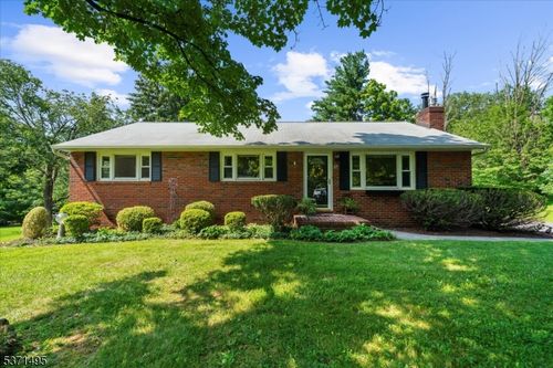 27 Greenwood Pl, Flemington, NJ, 08822-6010 | Card Image