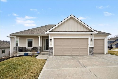 8715 Nw 74th Ter, Kansas City, MO, 64152-4706 | Card Image