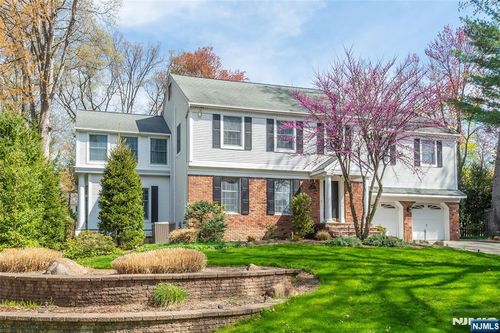 38 Farley Pl, Allendale, NJ, 07401-1028 | Card Image
