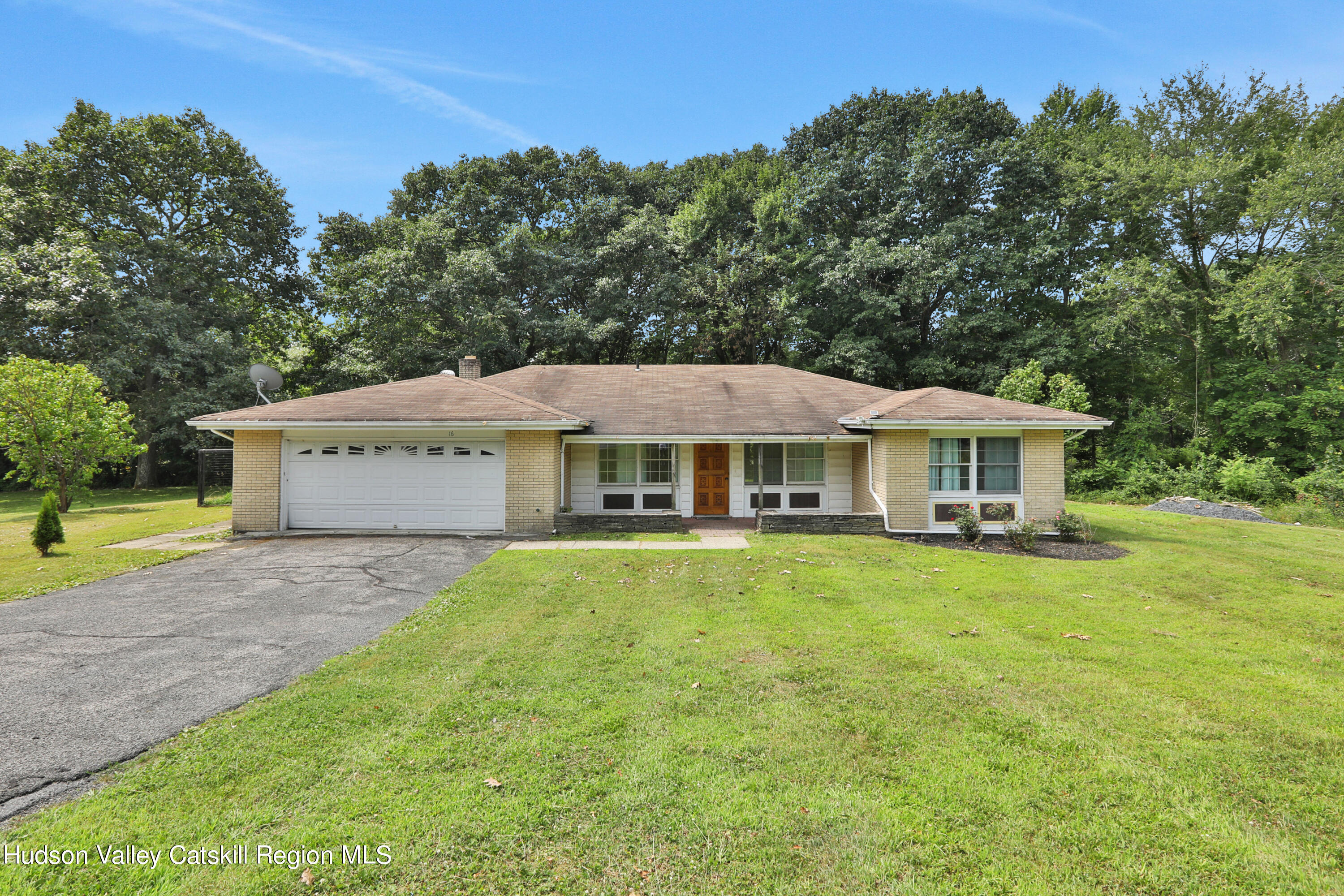 Shari Dr, Marlboro, NY 12542