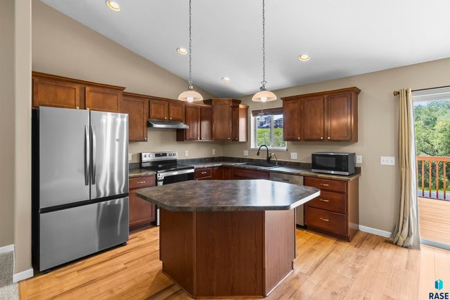 1313 W Creekside Dr, House other with 5 bedrooms, 3 bathrooms and null parking in Brandon SD | Image 9