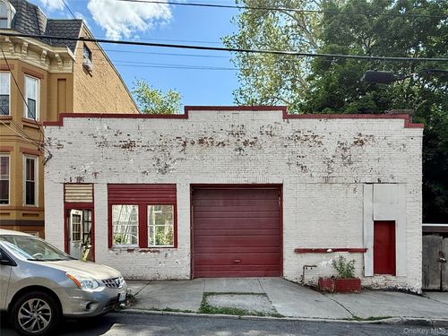 189 Lander St, Newburgh, NY, 12550-3549 | Card Image