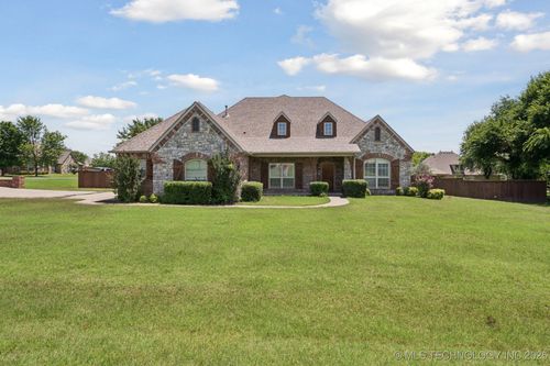 8483 N 68th East Ave, Owasso, OK, 74055-6950 | Card Image