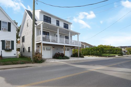 33 Lagoon Pond Rd, Vineyard Haven, MA, 02568-5514 | Card Image