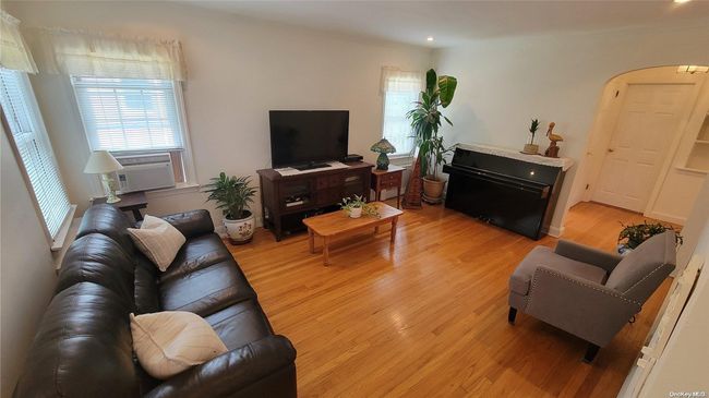 34 Evergreen Ln, House other with 4 bedrooms, 1 bathrooms and null parking in New Hyde Park NY | Image 4