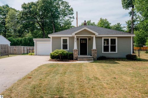 602 Cromwell Dr, Traverse City, MI, 49686-3544 | Card Image