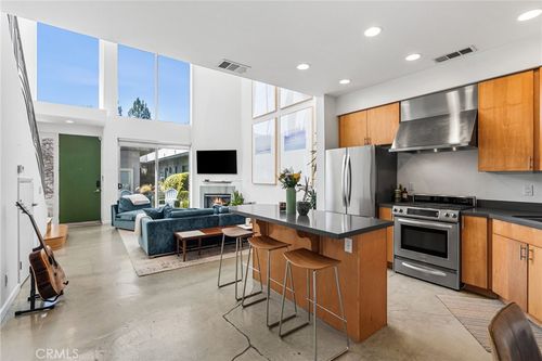 b-637 E 4th, Long Beach, CA, 90802 | Card Image
