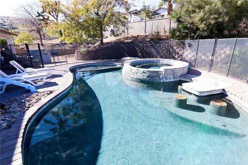 7525 Whitney Ave, Yucca Valley, CA, 92284-2355 | Card Image