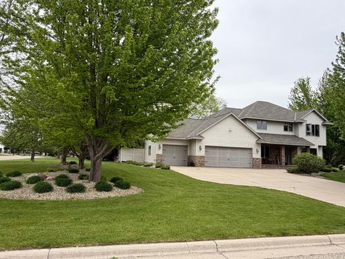 1511 3rd St Ne, Willmar, MN, 56201-2211 | Card Image