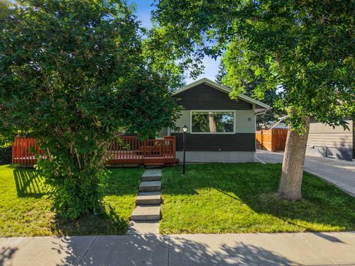 15 Hunter St Nw, Calgary, AB, T2K2B8 | Card Image