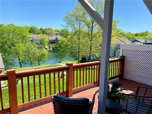 210 Ne Bayview Dr, Lee's Summit, MO, 64064-1595 | Card Image