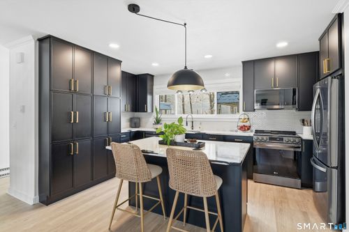 4-4 Pebblestone Cir, Suffield, CT, 06078-1930 | Card Image