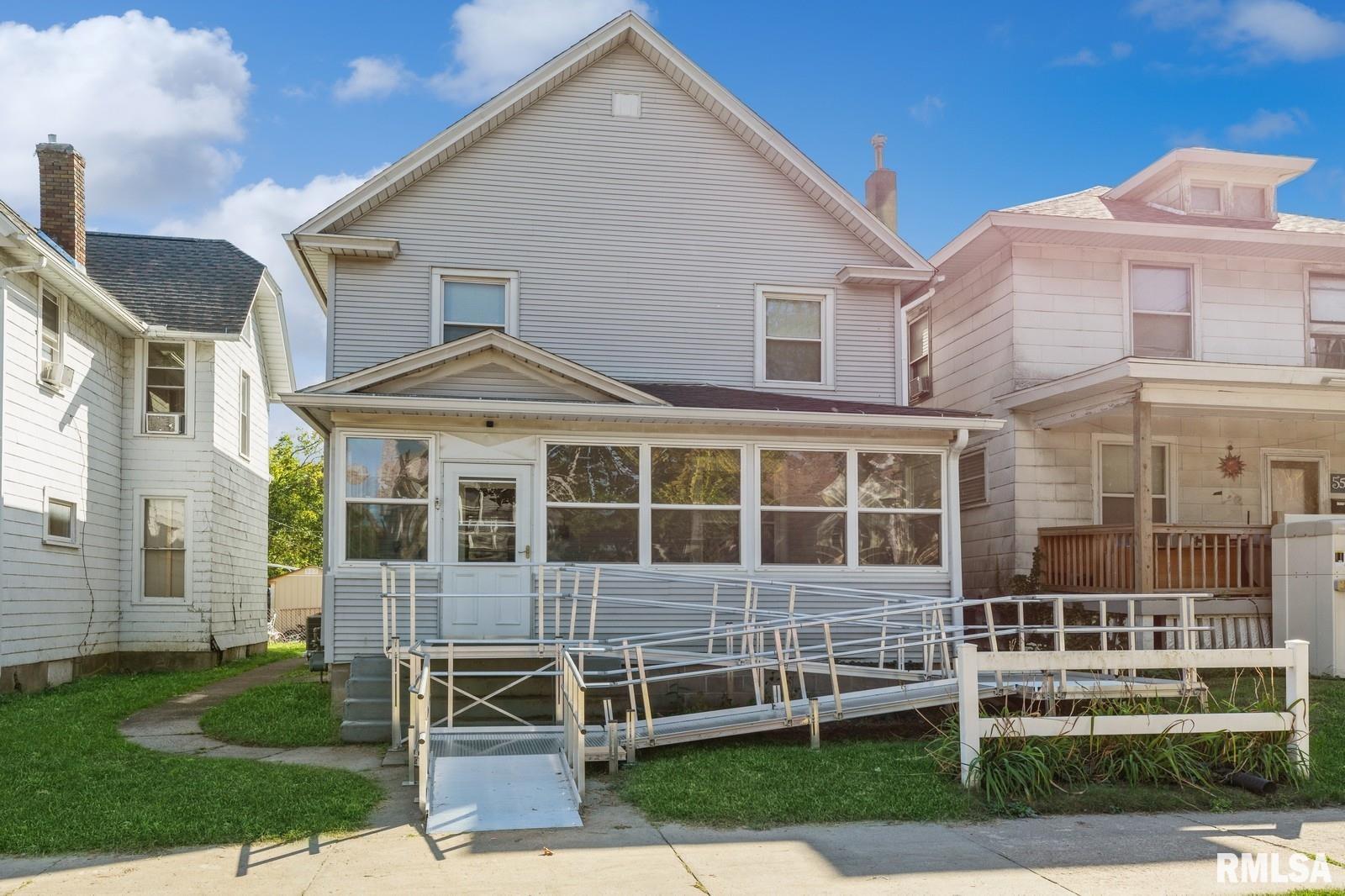 9th Ave, Clinton, IA 52732