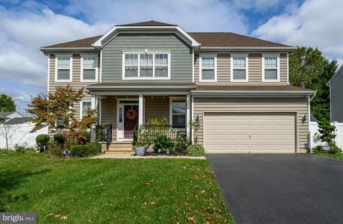 7 Pasteur Ct, East Windsor, NJ, 08520-2923 | Card Image
