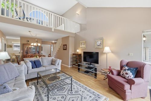 906 Roche Point Dr, North Vancouver, BC, V7H2T5 | Card Image