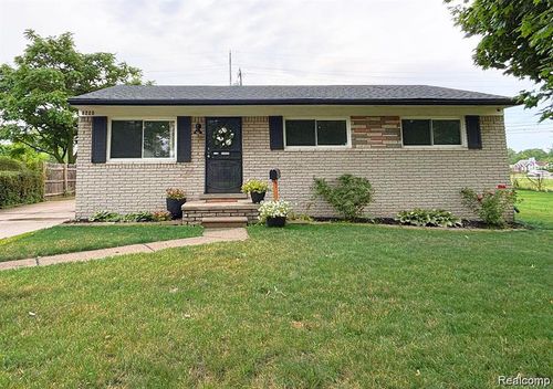 8220 Rivard Ave, Warren, MI, 48089-2923 | Card Image
