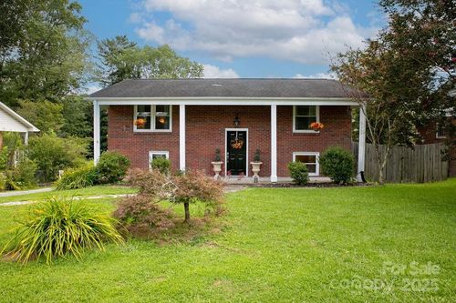 603 Shepherd St, Hendersonville, NC, 28792-6471 | Card Image