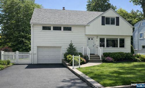 917 E Lawn Dr, Teaneck, NJ, 07666-6603 | Card Image