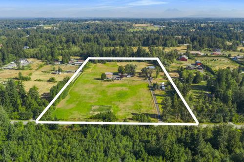 22155 0 Ave, House with 3 bedrooms, 2 bathrooms and 10 parking in Langley BC | Card Image