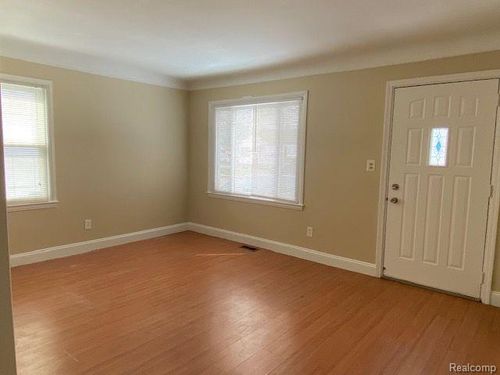 920 E Mapledale Ave, Hazel Park, MI, 48030-1207 | Card Image