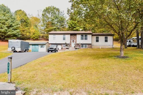 311 Switzgabel Dr, Brodheadsville, PA, 18322-7124 | Card Image