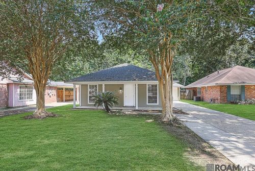 8585 Barnett Dr, Baton Rouge, LA, 70809-1742 | Card Image