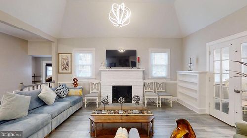 9207 Colesville Rd, SILVER SPRING, MD, 20910-1657 | Card Image