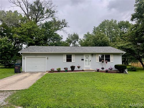 907 Chicago St, Greenville, IL, 62246-1223 | Card Image