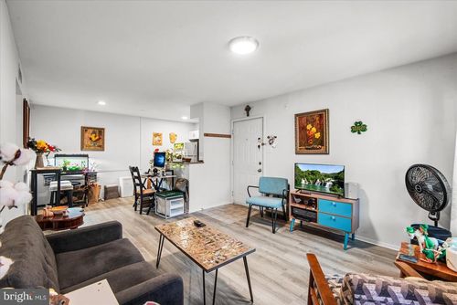 apt-221-3308 Wyndham Cir, ALEXANDRIA, VA, 22302-4308 | Card Image
