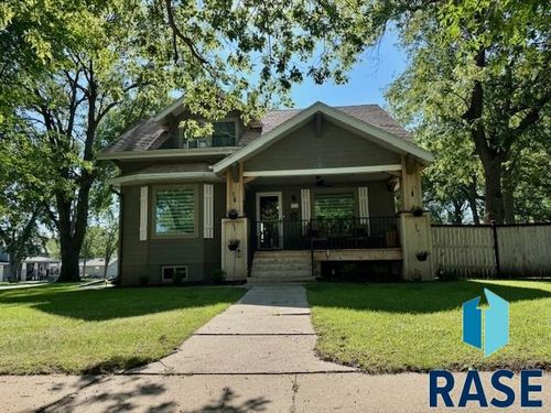 111 N 6th St, Beresford, SD, 57004-1700 | Card Image