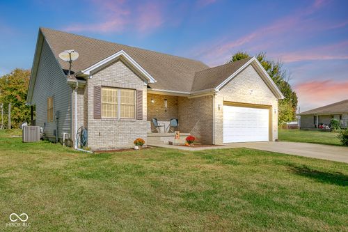 90 W Pigeon Ridge Ct, Scottsburg, IN, 47170-6485 | Card Image