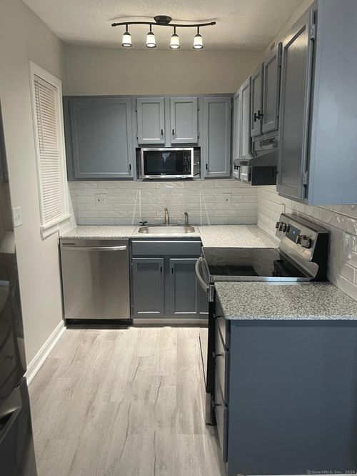 apt-c-17 Harrison Pl, Hartford, CT, 06112-2178 | Card Image