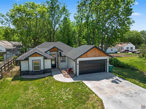 3515 Sw 19th St, Topeka, KS, 66604-3320 | Card Image