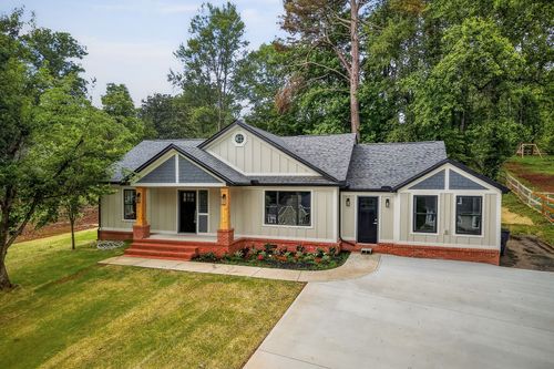 303 Westwood Dr, McMinnville, TN, 37110-2433 | Card Image