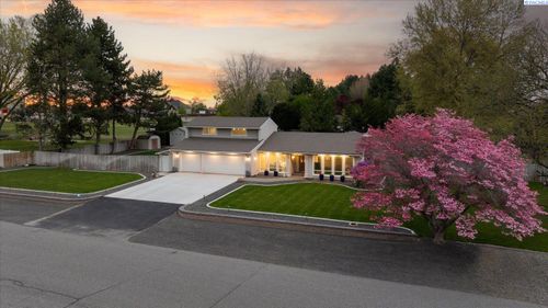 6900 W 15th Ave, Kennewick, WA, 99338-1207 | Card Image