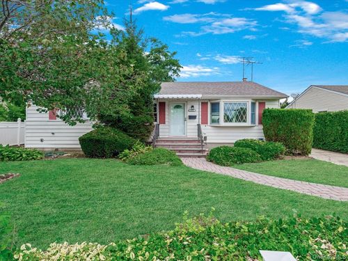 233 Lee Ave, Hicksville, NY, 11801-5845 | Card Image