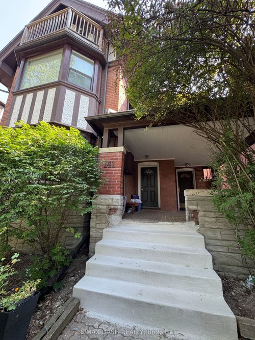 301-141 Admiral Rd, Toronto, ON, M5R2L7 | Card Image