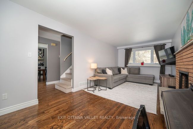 8 Sumac Crt, House other with 4 bedrooms, 2 bathrooms and 3 parking in Deep River ON | Image 17