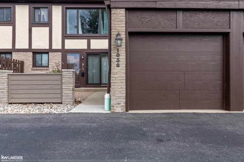 1038 Country Club Dr, Saint Clair Shores, MI, 48082-2939 | Card Image