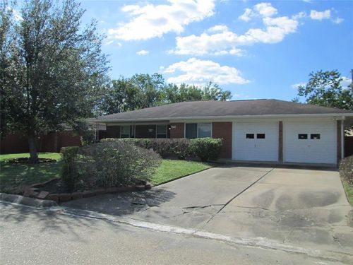 10614 Faircroft Dr, Houston, TX, 77048-1210 | Card Image