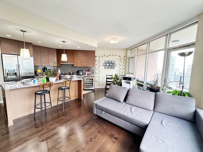 1705 - 6188 Wilson Avenue, Condo with 1 bedrooms, 1 bathrooms and 1 parking in Burnaby BC | Image 3