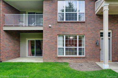 12107 Chesapeake Cir, Commerce Twp, MI, 48390-5907 | Card Image