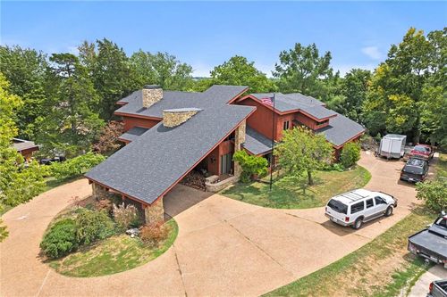 402 Lees Circle Dr, Fort Scott, KS, 66701-2542 | Card Image