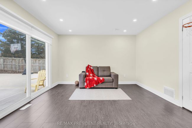 118 Charters Rd, House other with 5 bedrooms, 4 bathrooms and 2 parking in Brampton ON | Image 14