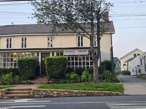 2 Hilltop Rd, Mendham, NJ, 07945-1242 | Card Image