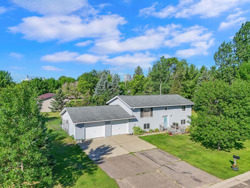 380 7th St Ne, Perham, MN, 56573 | Card Image