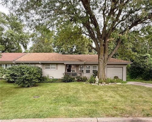 621 Cimmarron Trl, Belton, MO, 64012-3221 | Card Image