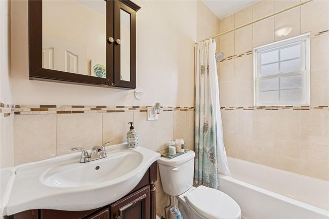 2nd-floor hallway bathroom | Image 13