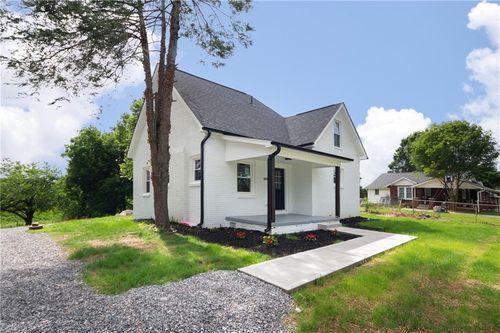 4507 Northampton Dr, Winston-Salem, NC, 27105-2058 | Card Image